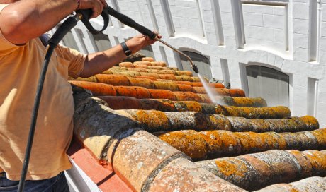 Nettoyage de toiture en tuiles béton à Pibrac